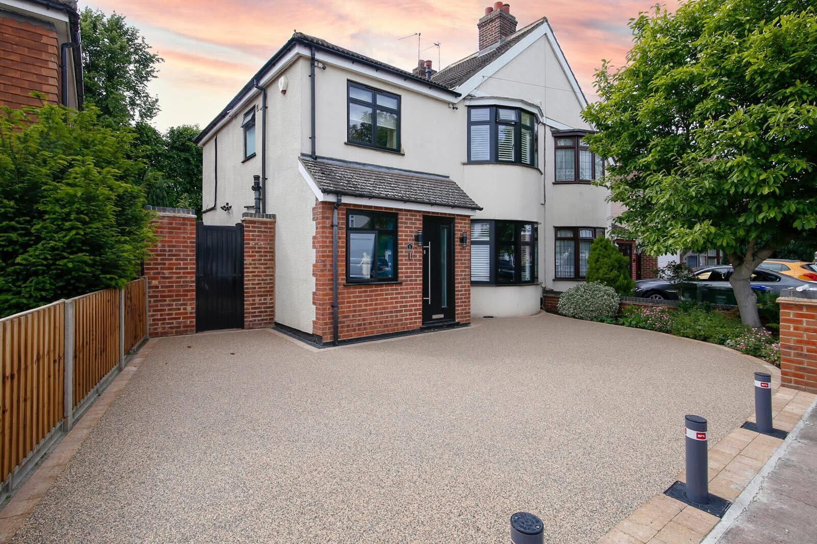 Completed resin bound driveway in warm natural stone colour